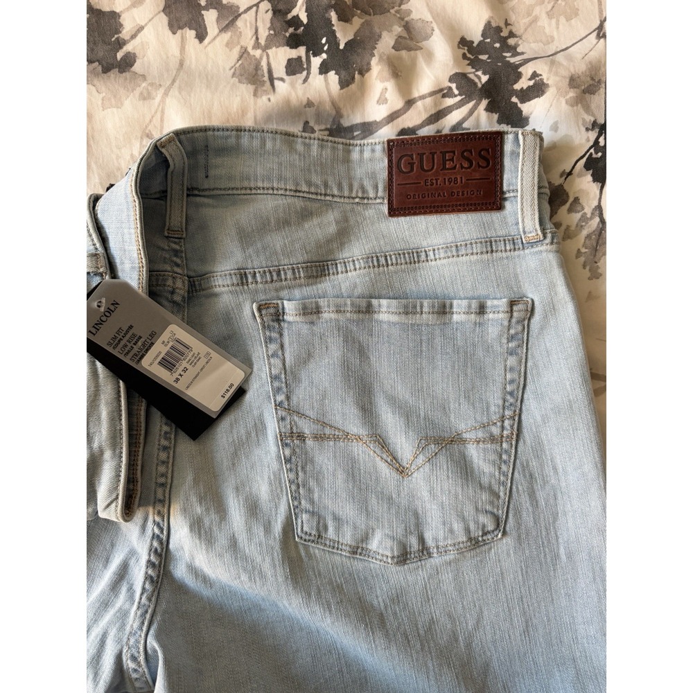 NWT Guess Jeans Lincoln Slim Fit Straight Low Rise Denim Light Wash 38x32 NEW